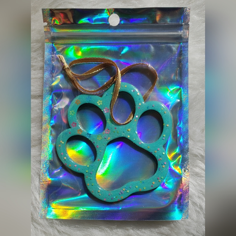 Handmade Spring Paw Print Decor Accessory - Picture 11 of 11